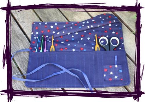 Etui &agrave; crochets ergonomiques
